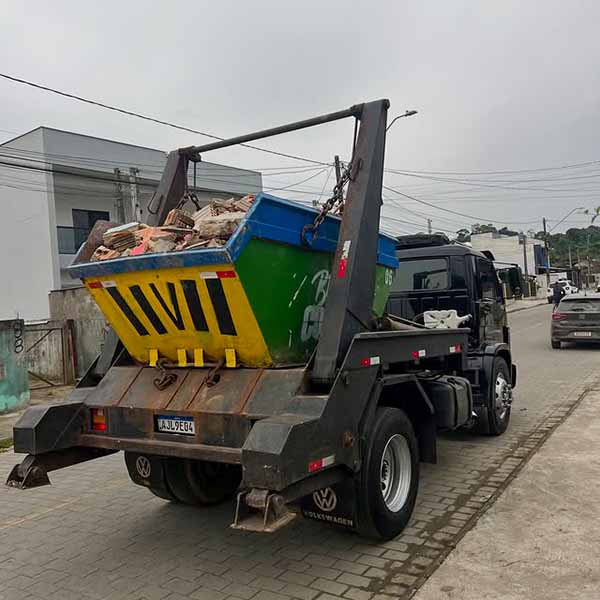 Caçamba estacionária Brasil Coletas para locação em Joinville