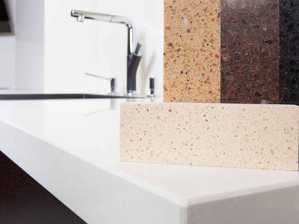 Bancada de banheiro em mármore com cuba esculpida